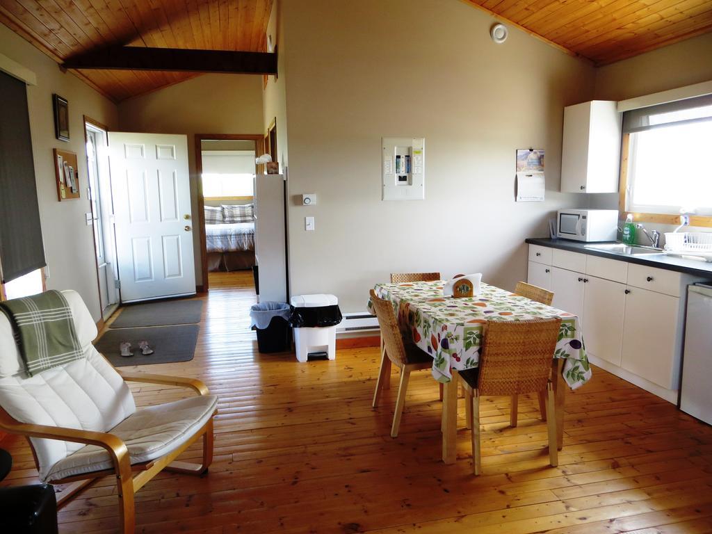 Foxlake Retreat Hanna Екстериор снимка